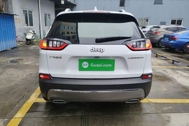 Used Jeep Cherokee 2020 2.0T Two-Wheel Drive Leading Edition Rear