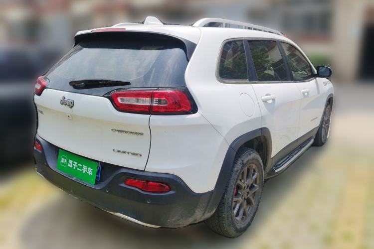 Used Jeep Cherokee 2020 2.0L Two-Wheel Drive Classic Sports Edition Rear Right 45 Deg