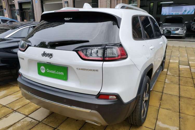 Used Jeep Cherokee 2020 2.0T Two-Wheel Drive Leading Edition Rear Right 45 Deg