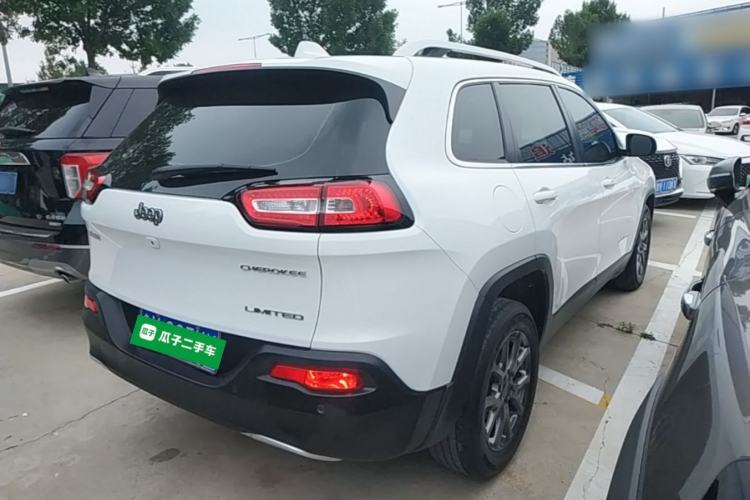 Used Jeep Cherokee 2020 2.0L Two-Wheel Drive Classic Sports Edition Rear Right 45 Deg