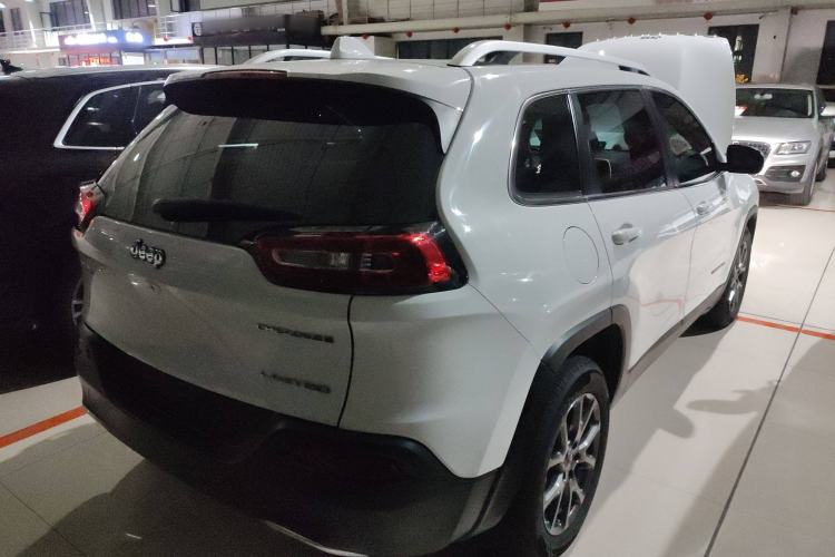 Used Jeep Cherokee 2020 2.0L Two-Wheel Drive Classic Sports Edition Rear Right 45 Deg