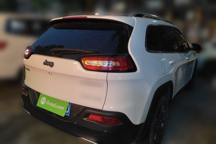 Used Jeep Cherokee 2020 2.0L Two-Wheel Drive Classic Sports Edition Rear Right 45 Deg