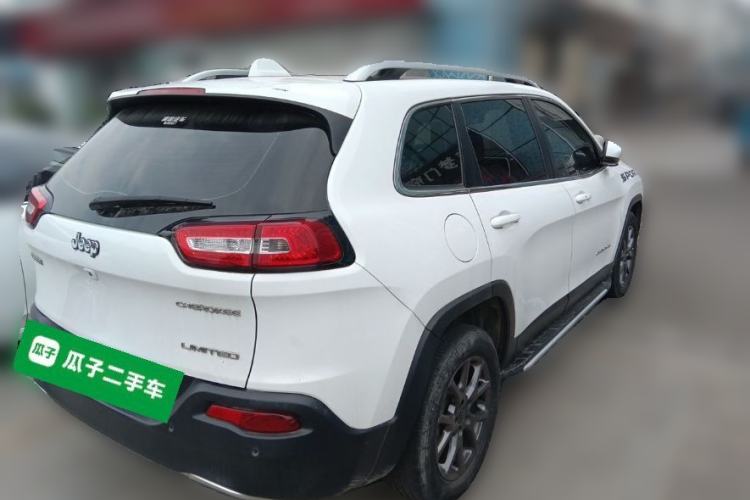 Used Jeep Cherokee 2020 2.0L Two-Wheel Drive Classic Sports Edition Rear Right 45 Deg