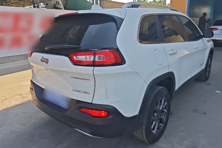 Used Jeep Cherokee 2020 2.0L Two-Wheel Drive Classic Sports Edition Rear Right 45 Deg