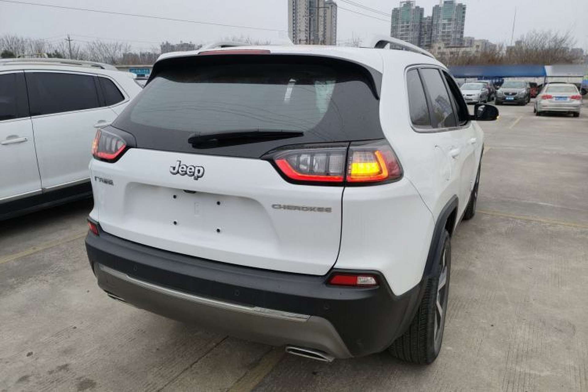 Used Jeep Cherokee 2020 2.0T Two-Wheel Drive Leading Edition Rear Right 45 Deg