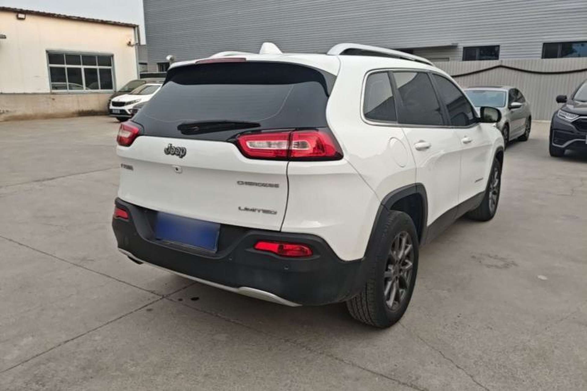 Used Jeep Cherokee 2020 2.0L Two-Wheel Drive Classic Sports Edition Rear Right 45 Deg