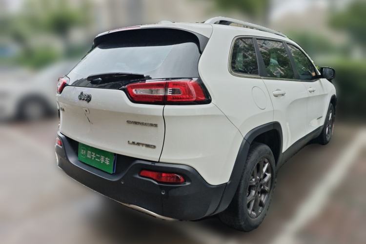 Used Jeep Cherokee 2020 2.0L Two-Wheel Drive Classic Sports Edition Rear Right 45 Deg