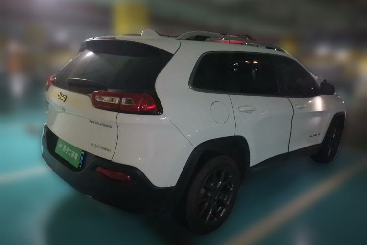Used Jeep Cherokee 2020 2.0L Two-Wheel Drive Classic Sports Edition Rear Right 45 Deg
