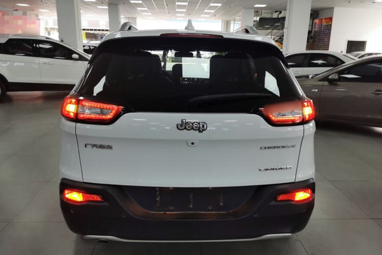 Used Jeep Cherokee 2020 2.0L Two-Wheel Drive Classic Sports Edition Rear