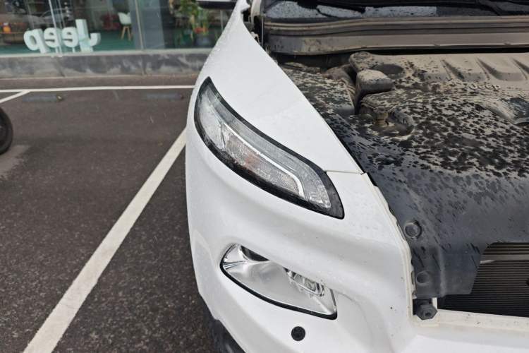 Used Jeep Cherokee 2020 2.0L Two-Wheel Drive Classic Sports Edition Right Front Headlight