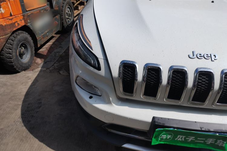 Used Jeep Cherokee 2020 2.0L Two-Wheel Drive Classic Sports Edition Right Front Headlight