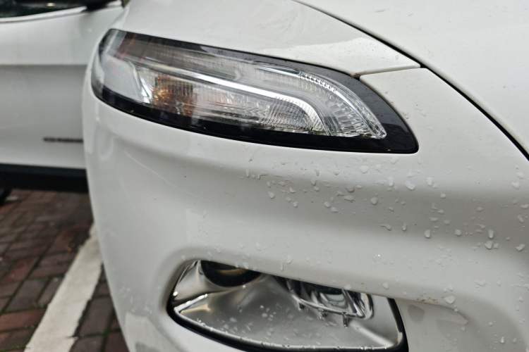 Used Jeep Cherokee 2020 2.0L Two-Wheel Drive Classic Sports Edition Right Front Headlight