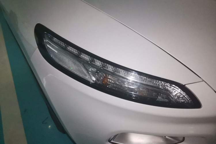 Used Jeep Cherokee 2020 2.0L Two-Wheel Drive Classic Sports Edition Right Front Headlight