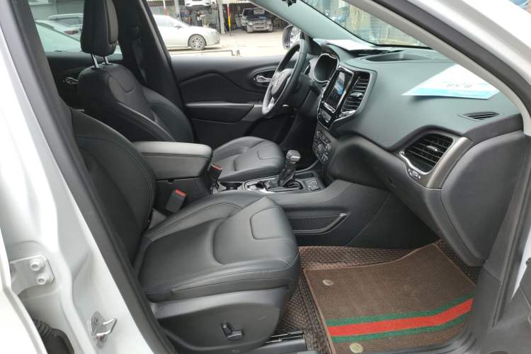 Used Jeep Cherokee 2020 2.0T Two-Wheel Drive Leading Edition Right Front Seat
