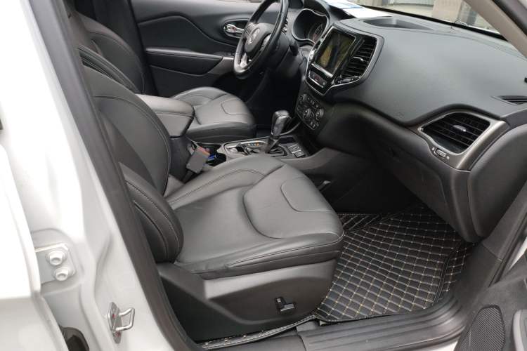 Used Jeep Cherokee 2020 2.0T Two-Wheel Drive Leading Edition Right Front Seat