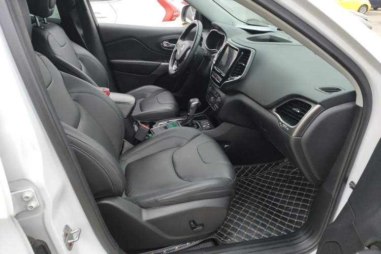 Used Jeep Cherokee 2020 2.0T Two-Wheel Drive Leading Edition Right Front Seat