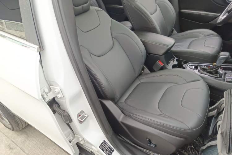 Used Jeep Cherokee 2020 2.0T Two-Wheel Drive Leading Edition Right Front Seat