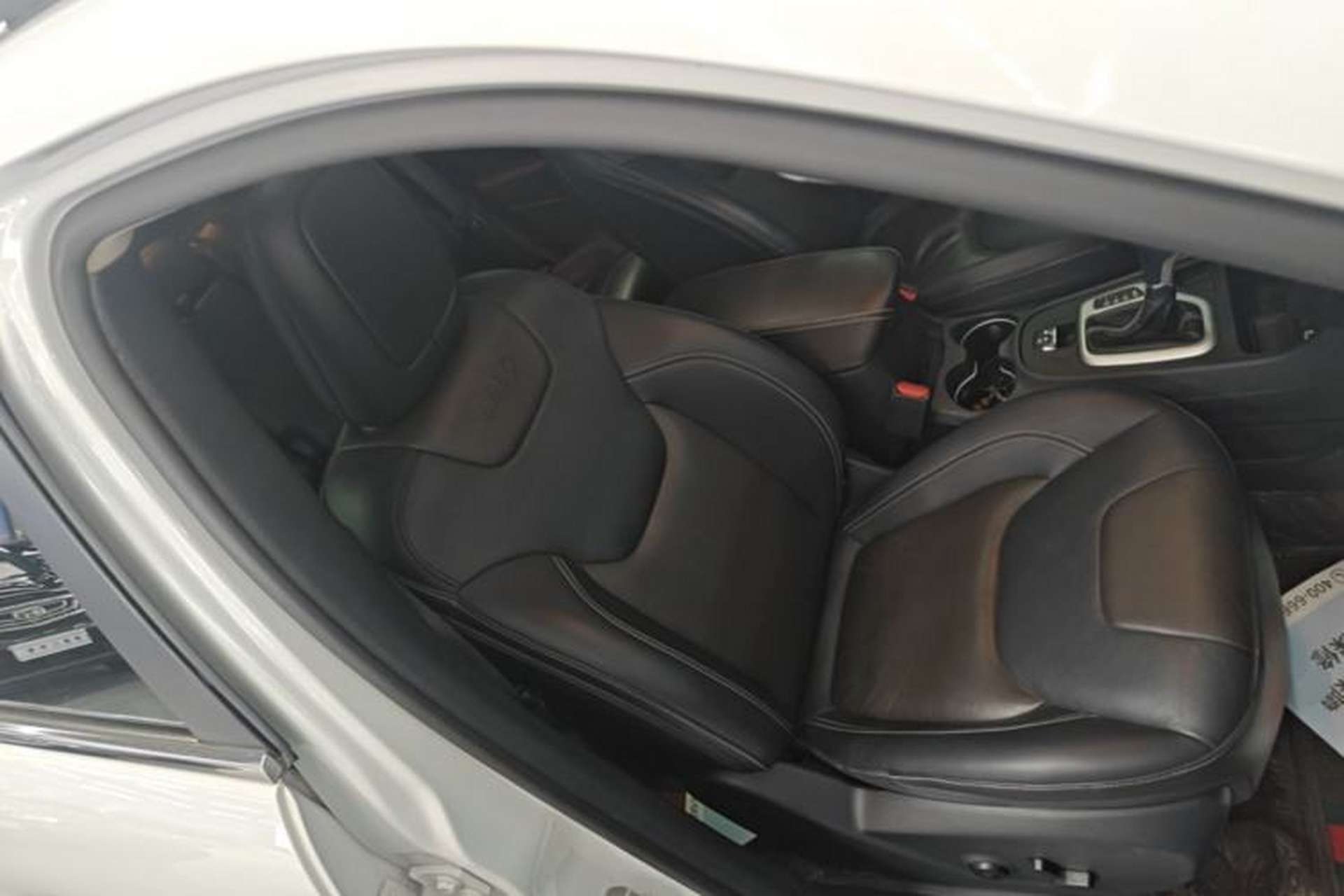 Used Jeep Cherokee 2020 2.0L Two-Wheel Drive Classic Sports Edition Right Front Seat