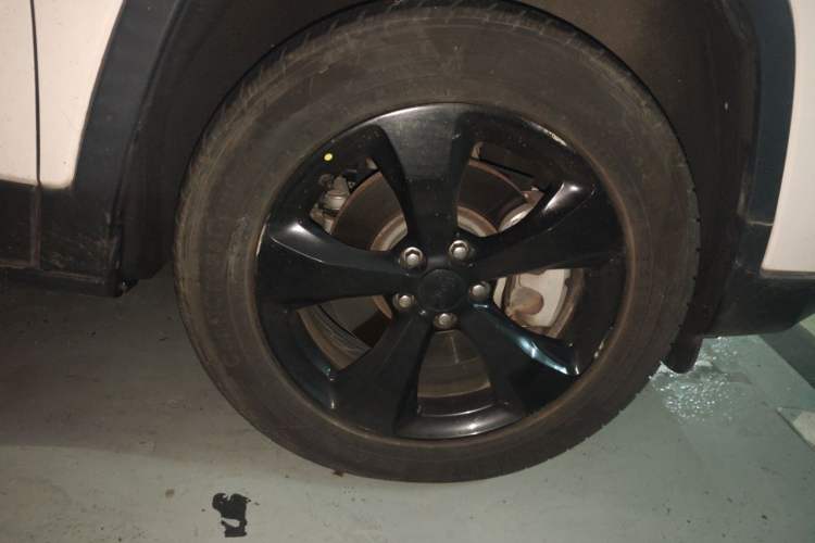 Used Jeep Cherokee 2020 2.0T Four-Wheel Drive Night Eagle Edition Right Front Wheel Hub
