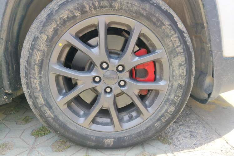 Used Jeep Cherokee 2020 2.0L Two-Wheel Drive Classic Sports Edition Right Front Wheel Hub