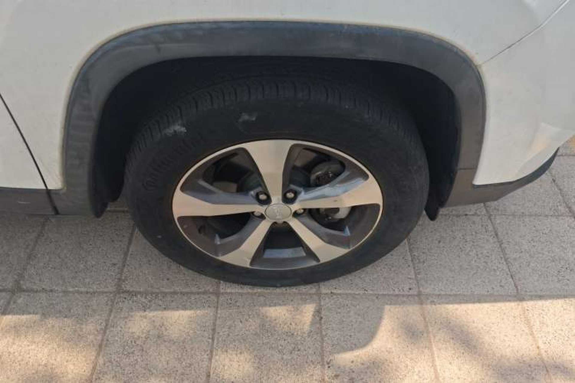 Used Jeep Cherokee 2020 2.0T Four-Wheel Drive Luxury Edition Right Front Wheel Hub