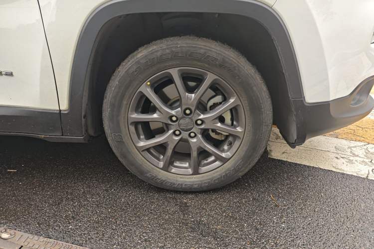 Used Jeep Cherokee 2020 2.0L Two-Wheel Drive Classic Sports Edition Right Front Wheel Hub