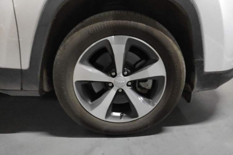 Used Jeep Cherokee 2020 2.0T Two-Wheel Drive Leading Edition Right Front Wheel Hub