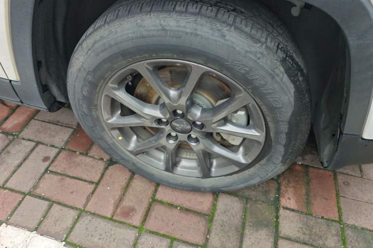Used Jeep Cherokee 2020 2.0L Two-Wheel Drive Classic Sports Edition Right Front Wheel Hub