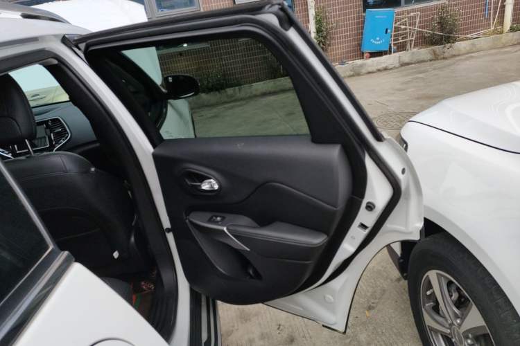 Used Jeep Cherokee 2020 2.0T Two-Wheel Drive Leading Edition Right Rear Door Interior