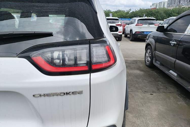 Used Jeep Cherokee 2020 2.0T Two-Wheel Drive Leading Edition Right Rear Taillight