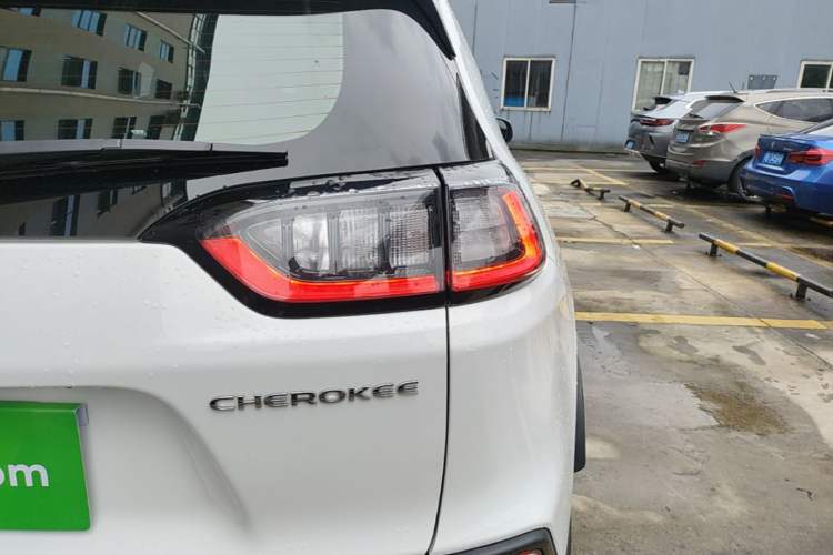 Used Jeep Cherokee 2020 2.0T Two-Wheel Drive Leading Edition Right Rear Taillight