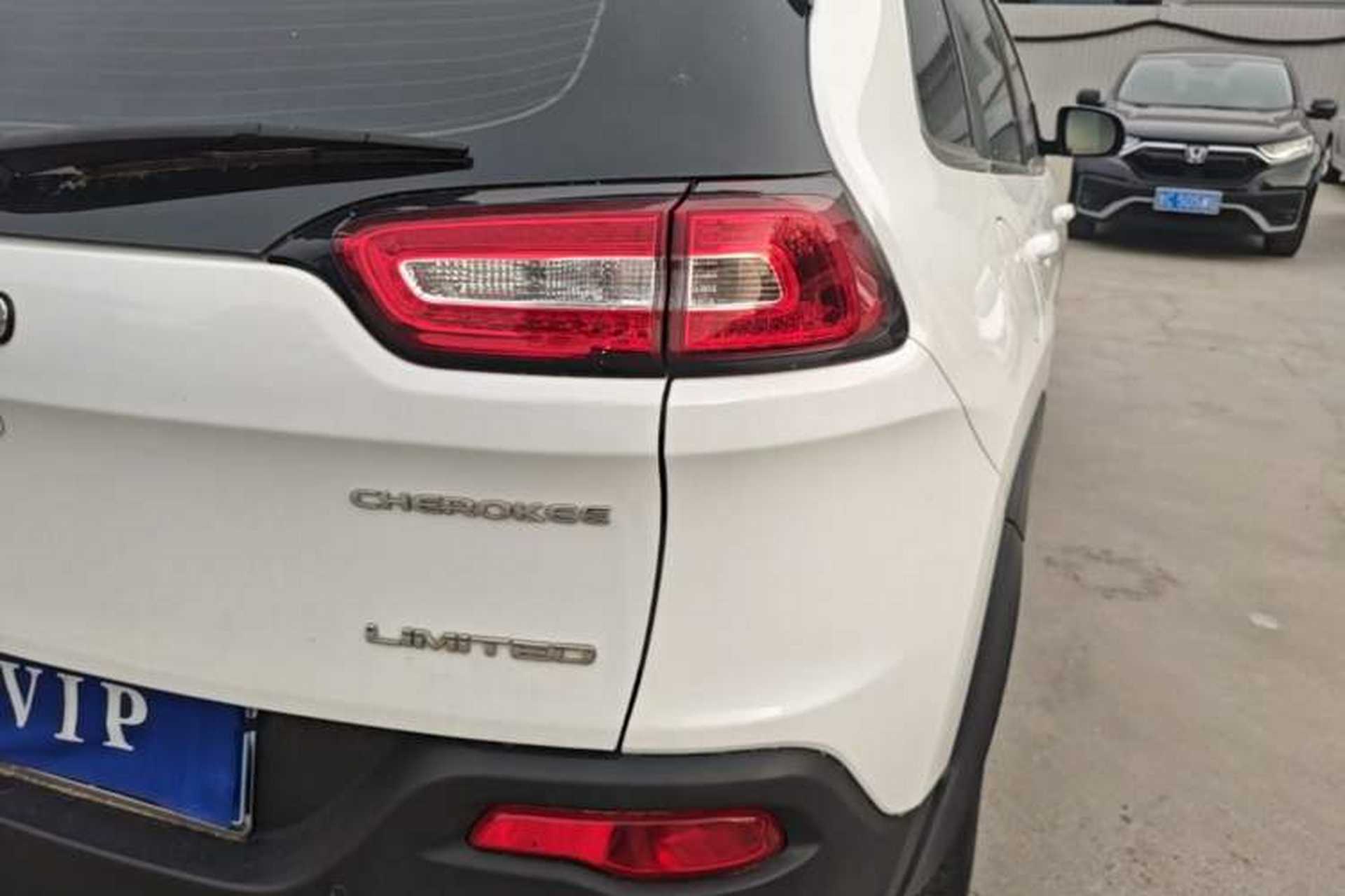 Used Jeep Cherokee 2020 2.0L Two-Wheel Drive Classic Sports Edition Right Rear Taillight