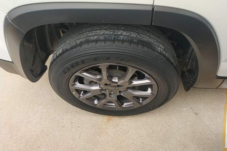 Used Jeep Cherokee 2020 2.0L Two-Wheel Drive Classic Sports Edition Right Rear Wheel Hub