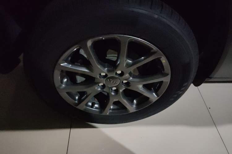 Used Jeep Cherokee 2020 2.0L Two-Wheel Drive Classic Sports Edition Right Rear Wheel Hub