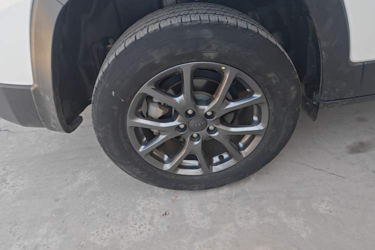 Used Jeep Cherokee 2020 2.0L Two-Wheel Drive Classic Sports Edition Right Rear Wheel Hub
