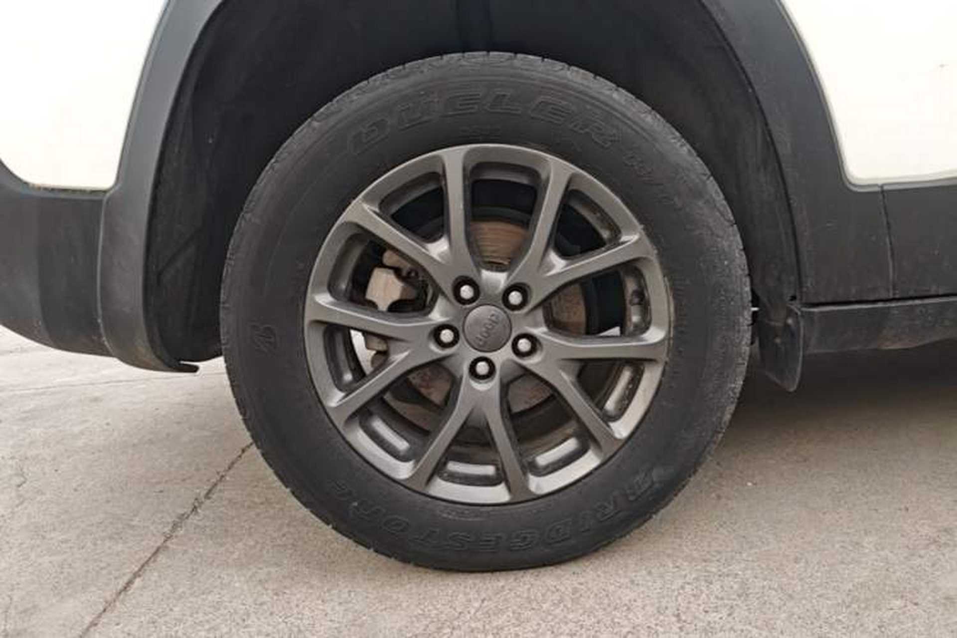 Used Jeep Cherokee 2020 2.0L Two-Wheel Drive Classic Sports Edition Right Rear Wheel Hub