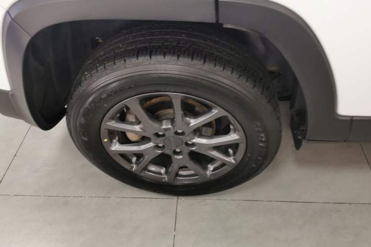Used Jeep Cherokee 2020 2.0L Two-Wheel Drive Classic Sports Edition Right Rear Wheel Hub