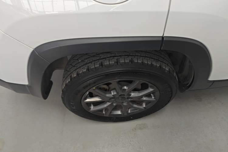Used Jeep Cherokee 2020 2.0L Two-Wheel Drive Classic Sports Edition Right Rear Wheel Hub