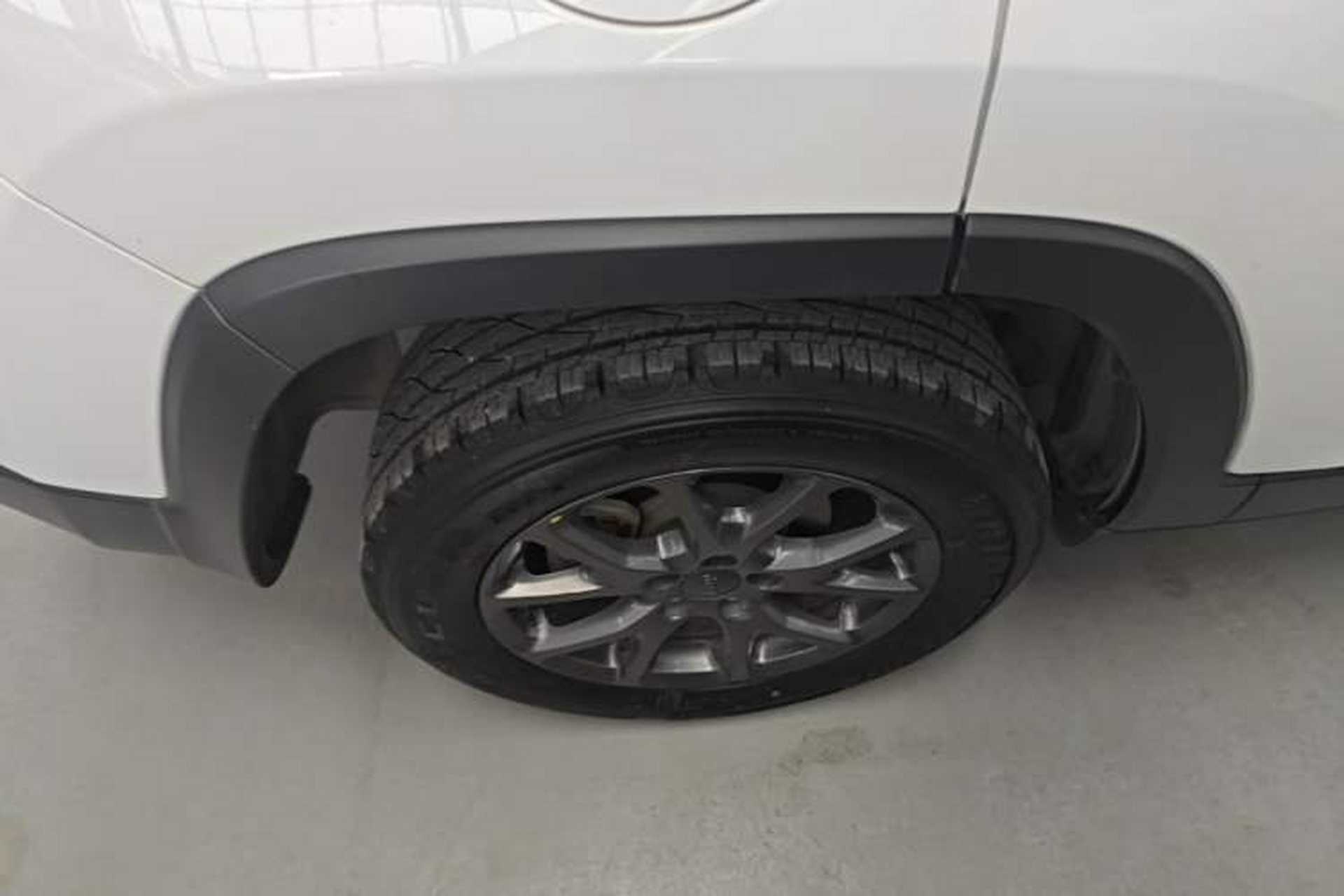 Used Jeep Cherokee 2020 2.0L Two-Wheel Drive Classic Sports Edition Right Rear Wheel Hub