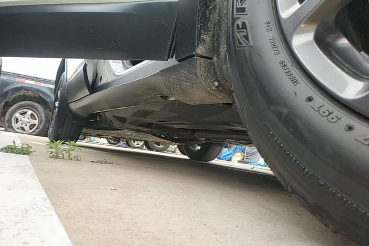 Used Jeep Cherokee 2020 2.0L Two-Wheel Drive Classic Sports Edition Right Side Sill