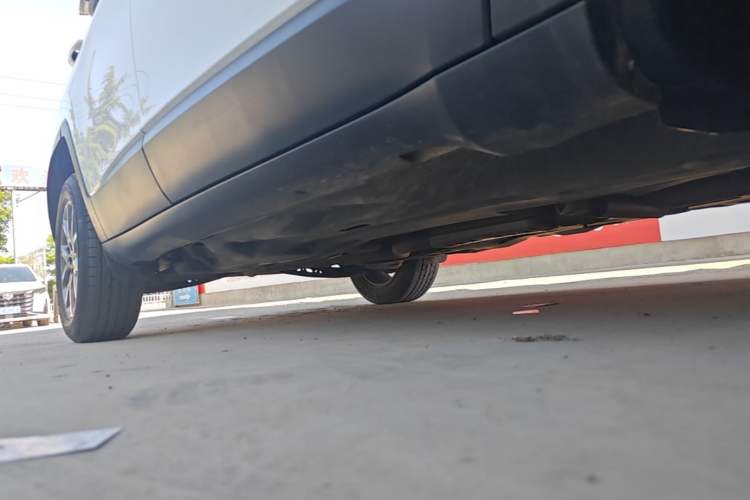 Used Jeep Cherokee 2020 2.0L Two-Wheel Drive Classic Sports Edition Right Side Sill