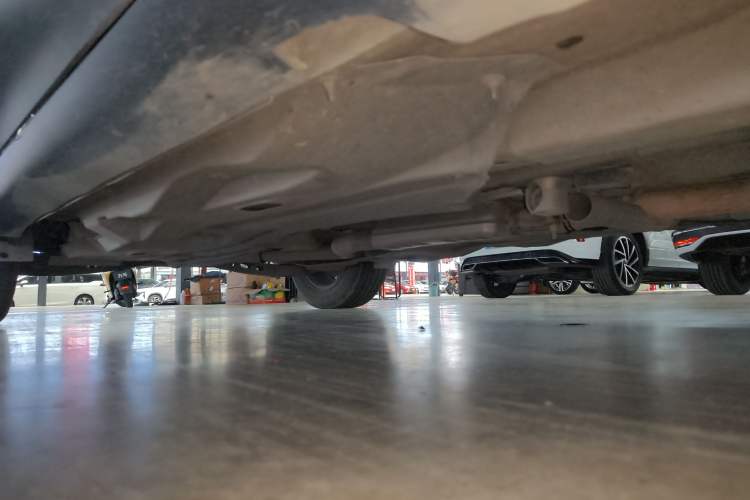 Used Jeep Cherokee 2020 2.0L Two-Wheel Drive Classic Sports Edition Right Side Sill