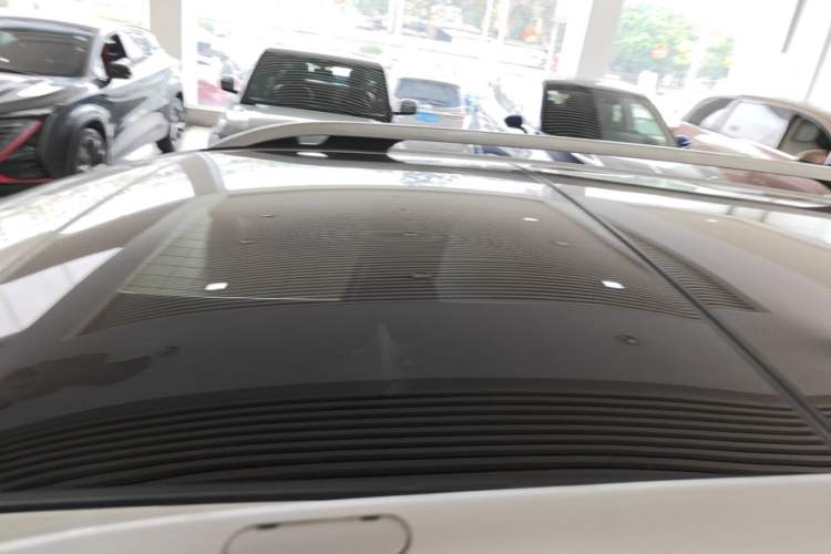 Used Jeep Cherokee 2020 2.0L Two-Wheel Drive Classic Sports Edition Roof