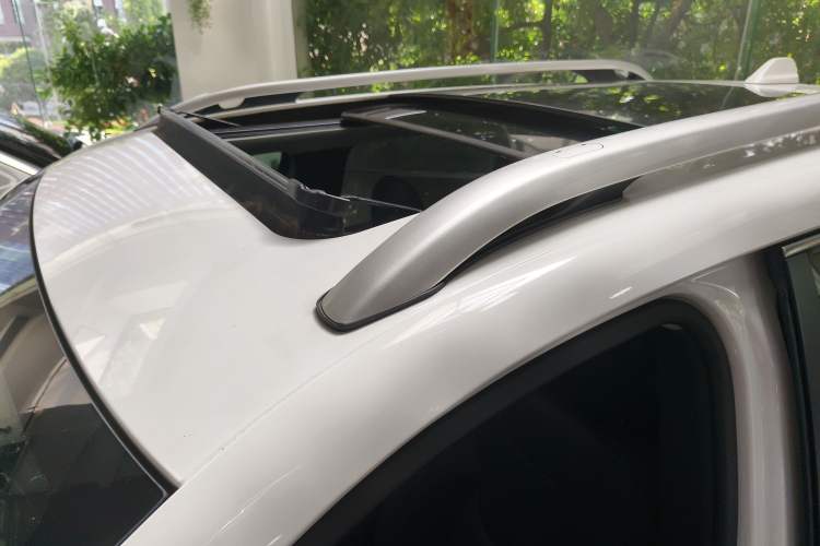 Used Jeep Cherokee 2020 2.0L Two-Wheel Drive Safety Upgrade Edition Roof
