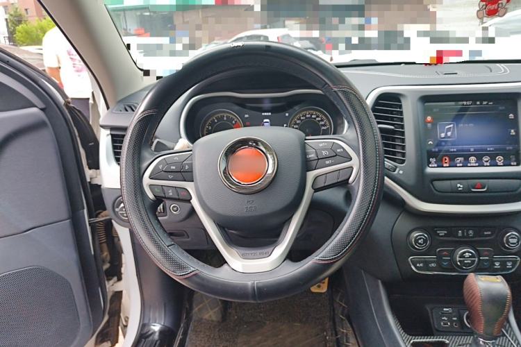 Used Jeep Cherokee 2020 2.0L Two-Wheel Drive Classic Sports Edition Steering Wheel
