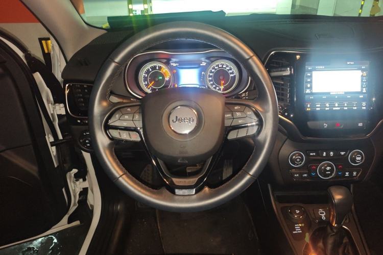 Used Jeep Cherokee 2020 2.0T Four-Wheel Drive Night Eagle Edition Steering Wheel