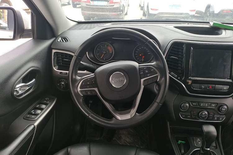 Used Jeep Cherokee 2020 2.0T Two-Wheel Drive Leading Edition Steering Wheel