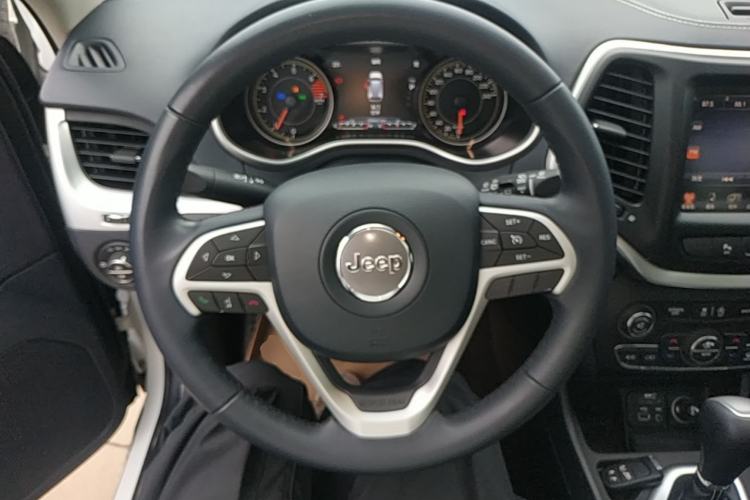 Used Jeep Cherokee 2020 2.0L Two-Wheel Drive Classic Sports Edition Steering Wheel