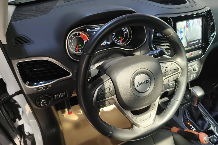 Used Jeep Cherokee 2020 2.0L Two-Wheel Drive Safety Upgrade Edition Steering Wheel