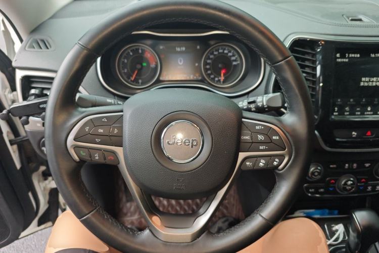 Used Jeep Cherokee 2020 2.0T Four-Wheel Drive Luxury Edition Steering Wheel